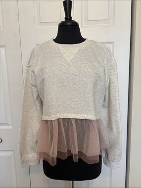 NWT Hem & Thread Heather Gray Cropped Sweatshirt. Size Small.